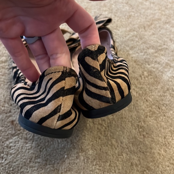 Miu Miu Tiger Print Leather Ballet Flats with Bows - Picture 4 of 9